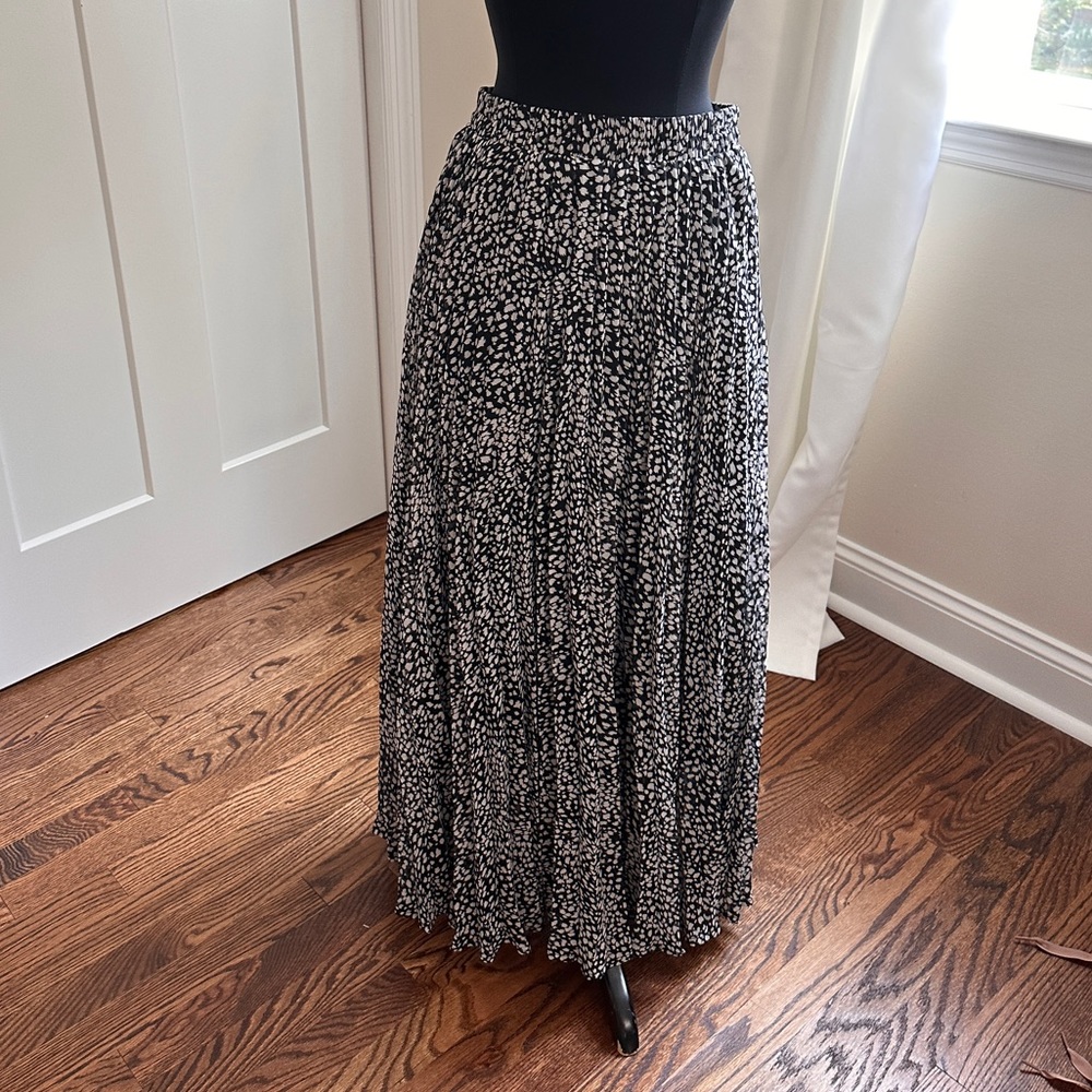 Black and White Boutique Maxi skirt